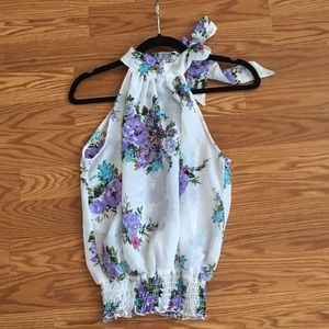 Sleevless floral top